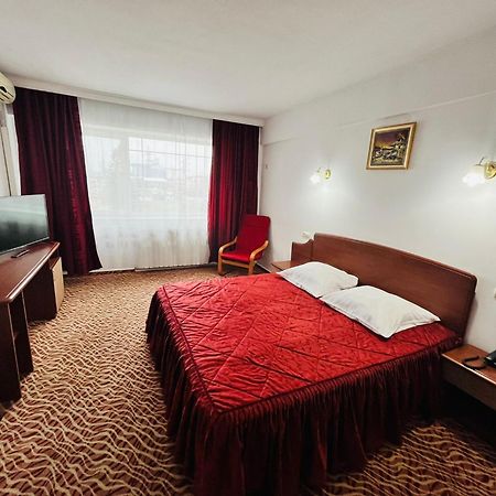 Hotel Flora Drobeta Turnu Severin Exterior photo