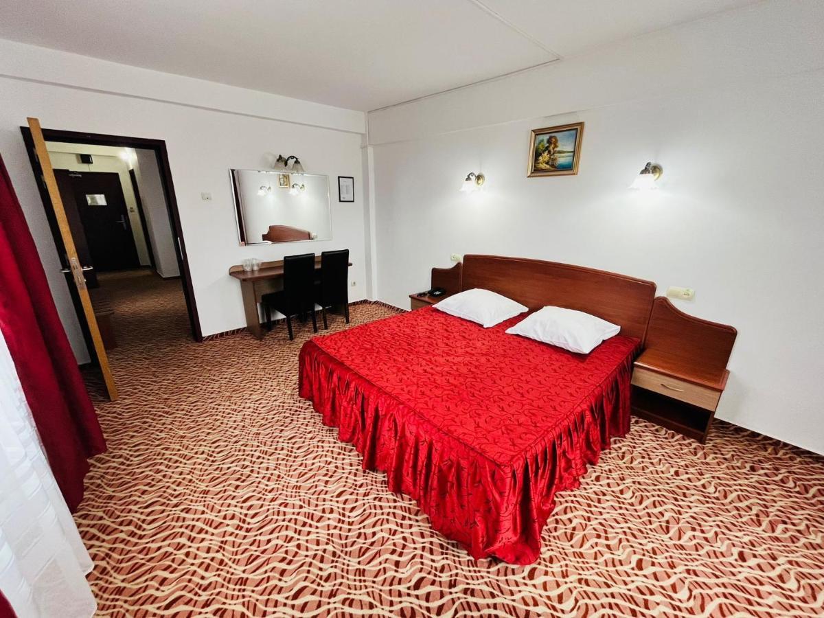 Hotel Flora Drobeta Turnu Severin Exterior photo