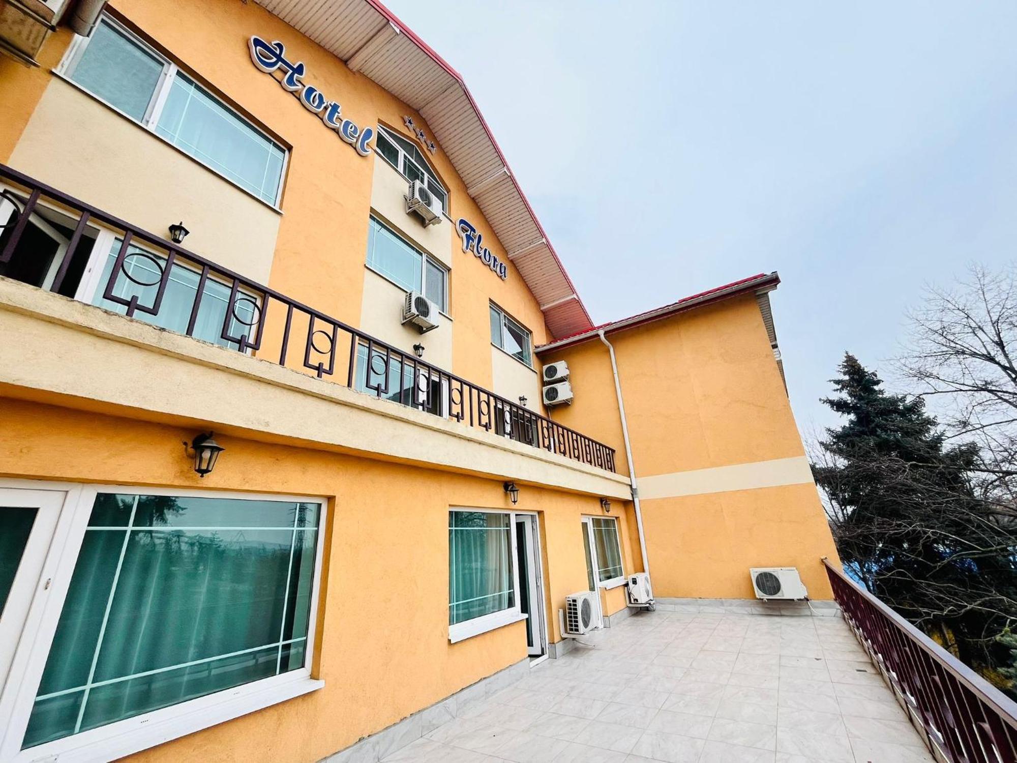 Hotel Flora Drobeta Turnu Severin Exterior photo